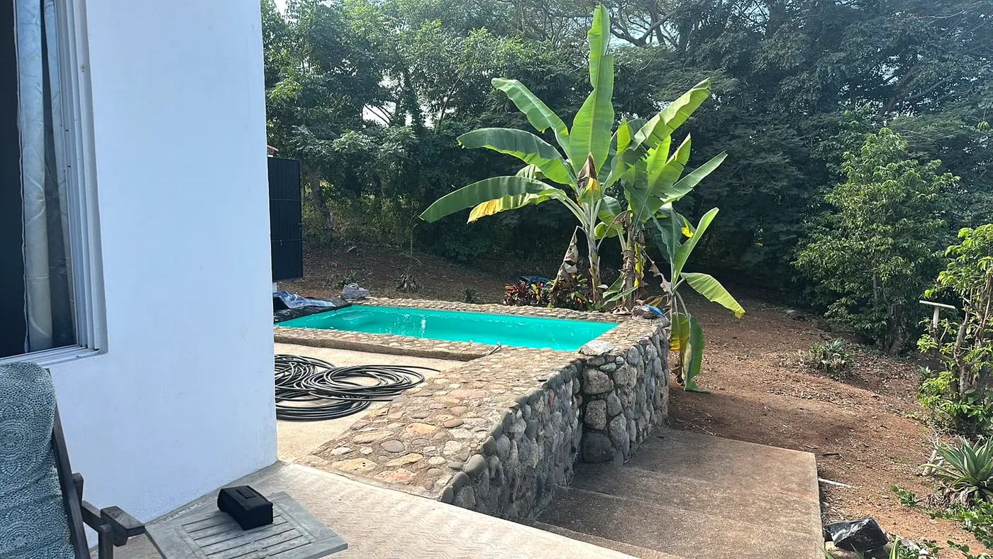El Tonino home and grounds